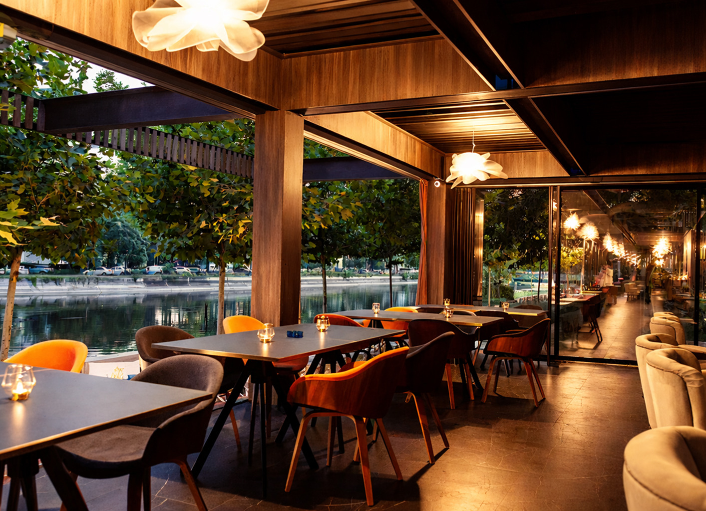 Restaurant service professionals working together